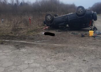 Dachował autem, miał prawo jazdy zaledwie 5 dni.