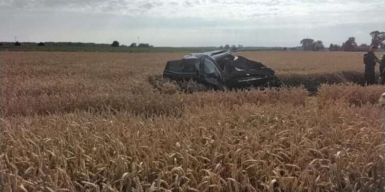 Tragiczny wypadek w Stasinowie: dwóch młodych mężczyzn nie żyje.