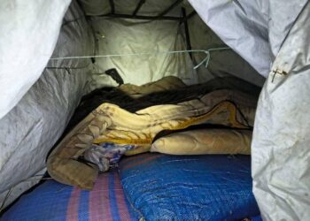 Poszukiwany listem gończym ukrywał się w szałasie.