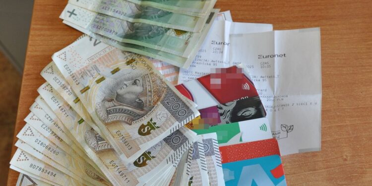 Radzyńscy kryminalni zatrzymali oszusta działającego metodą „na inwestycję”.