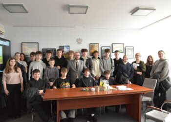 Młodzież w urzędzie. Burmistrz Radzynia Podlaskiego zaprasza uczniów do dialogu